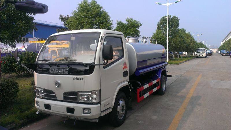 東風(fēng)5噸灑水車前式機(jī)圖