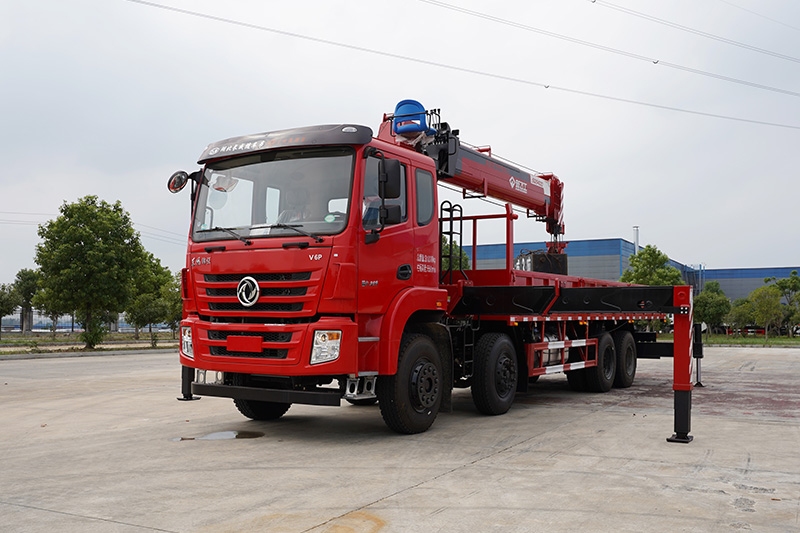 東風(fēng)錦程前四后八新飛工14噸隨車吊