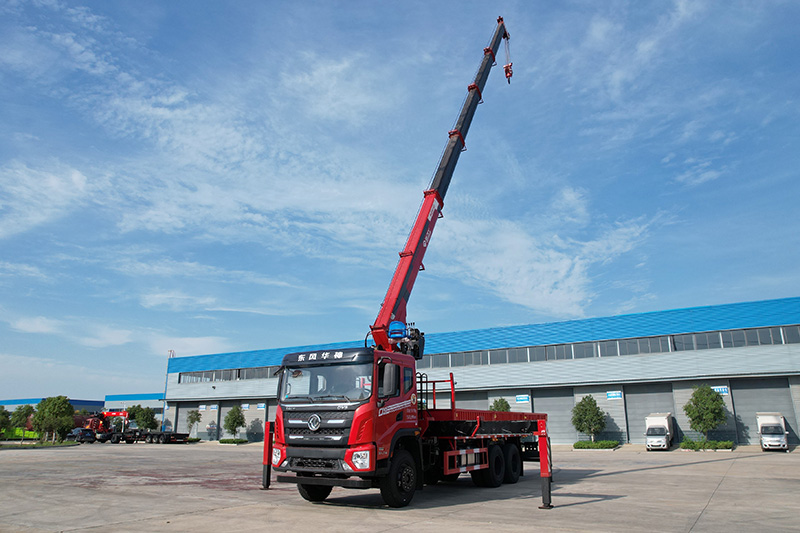 東風(fēng)DV5后八輪新飛工14噸隨車吊