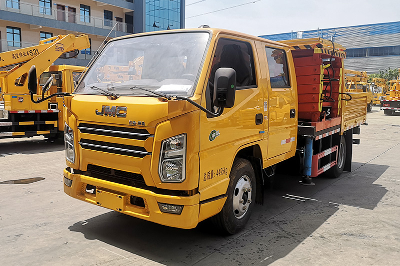 江鈴8米剪式高空作業(yè)車_江鈴10米剪式高空作業(yè)車